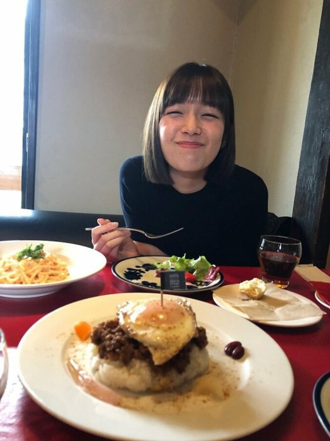 川田裕美アナ、いつも幸せな気持ちにしてくれる佐藤栞里「もりもり食べる栞里ちゃんはほんと可愛い」 1枚目