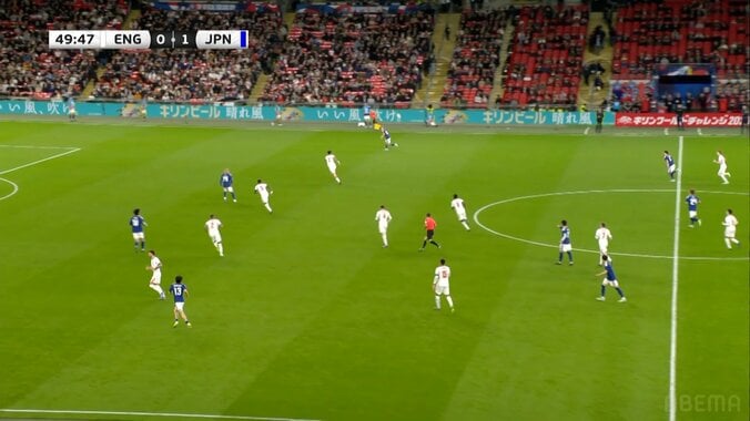 鎌田大地が「ピルロみたい」華麗な“30mフィード”に騒然！イングランドを切り裂き「ほんとイーフト」「魔法の右足」の声 5枚目