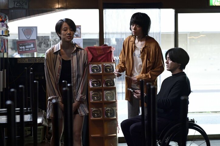 コムアイ、『dele』出演で“死体”の演技に苦戦　菅田将暉に「一回マジで怒られた」