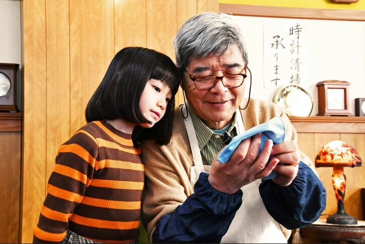 時乃（浜辺美波）のセーラー服姿に反響！渡海（成田凌）も思わず一目惚れ？ ドラマ『アリバイ崩し承ります』特別編