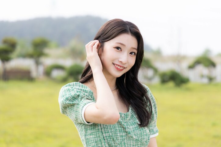 元国民的アイドル、胸元ざっくりな大胆ワンピース姿でハイスペ男性とリアル婚活！ 不敵な笑みで「自信しかないですよ」