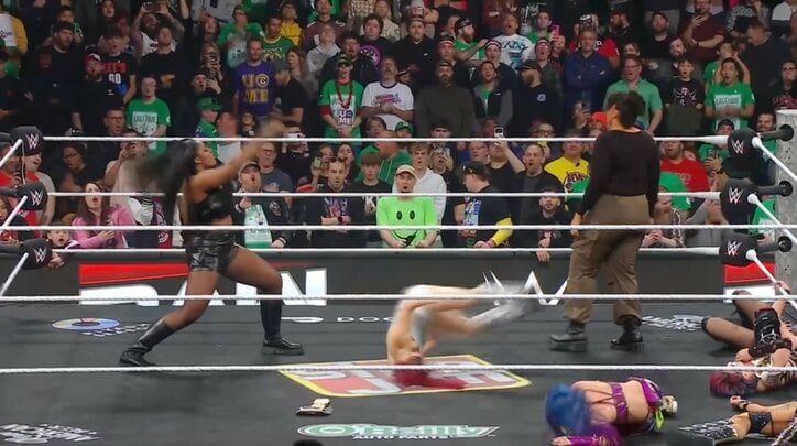 【映像】観客騒然…日本人女子が“ワンパン”で一回転