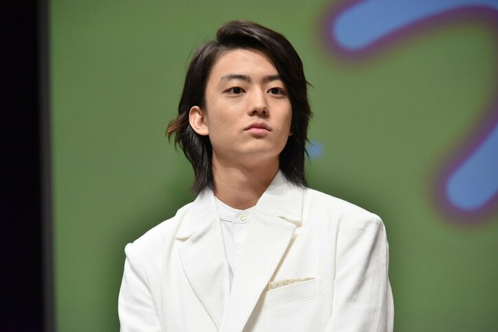 キンプリ平野紫耀、舞台挨拶でも天然発言連発「腰痛が治らなくて…こじらせている」