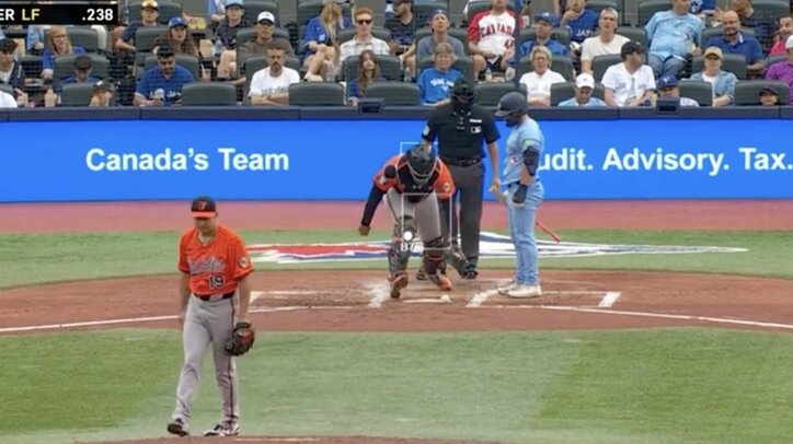 【写真・画像】何が起きた？ 大谷翔平、特大飛球で“謎のハプニング”「どうした」「戻った？」予測不能な動き…“まさかの光景”にファン騒然「魔の風w」　1枚目