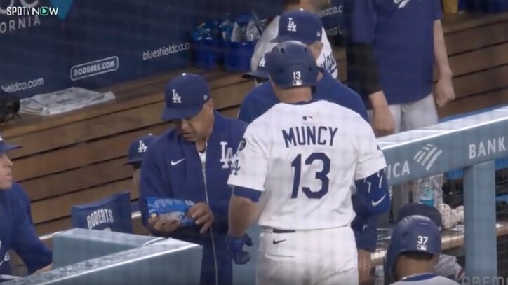 【写真・画像】もうワケわからん！フリーマン、想定外の謎打法で“まさかの光景”「どんな打ち方」手首だけで打った“強烈な打球”が話題に「天才すぎる」　1枚目