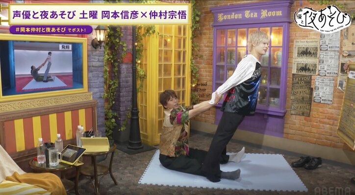 【写真・画像】『葬送のフリーレン』コラボガチャで岡本信彦に”ヒンメル”降臨!? 仲村宗悟と仲良く組体操で「これ何を見せてんの？」　2枚目