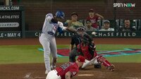 【映像】大谷翔平に…ベースコーチの“笑撃”行動