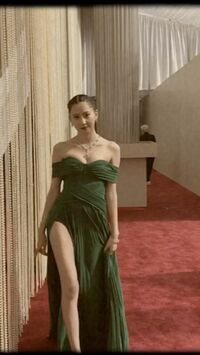 「美の宝石箱」「次元が違う」河北麻友子、スタイル抜群のドレス姿に称賛の声