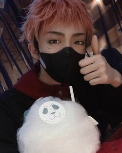 「本物すぎる」「マスクつけてても完璧」コスプレイヤー・伝染タルキが「呪術廻戦」虎杖悠仁に変身