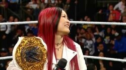 「胸熱だ」人気日本人女子レスラーの貴重な“デビュー当時”の写真が大反響…共にタイトル獲得の“親友”が誕生日の祝福メッセージと共に投稿