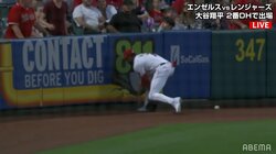 「お前、何やってんだ！」とファンが激怒 トンネル＆お手玉した大谷翔平の同僚に球場から大ブーイング