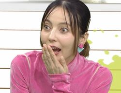 ベッキー、人気アイドルのメイク前の写真に驚愕！衝撃ビフォーアフターに「別人！」