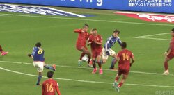 影山優佳も大絶叫！鎌田大地の豪快ミドルが決まった瞬間　相手のマークを外してど真ん中からファーに突き刺す爽快ゴラッソ炸裂に「王様！！！」