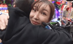 人気芸人、加護亜依と熱いハグを交わし「加護ちゃんと抱き合ってるぅ〜」と歓喜
