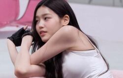 奇跡の8頭身！異次元スタイルを誇る16歳の美しすぎる練習生、長い脚を生かしたパフォーマンスで注目浴びるも厳しい評価