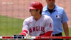 大谷翔平、8点差でも「諦めない」今季32度目マルチヒット炸裂！ 反撃の口火切り本塁生還後に珍しくウキウキで同僚とハイタッチ