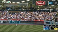 球場騒然！ 大谷翔平の特大アーチで“異変”が起きた…！？ 外野手のリアクションがヤバすぎると世界中で話題に 「カッコ良すぎるだろ」「粋な演出」