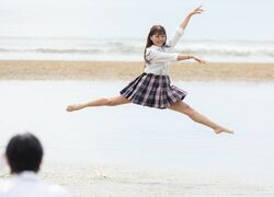 海辺で大ジャンプ！可愛すぎる高3女子、美脚あらわで軽々バレエ「CMにできそう」「すごいキレイ」『今日好き』ホアヒン編最終話