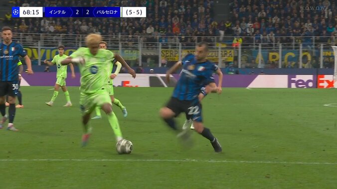 「PKだろ！」「審判によっては のやつだ」VAR判定に物議！PAライン“またぎ”で倒れ逆転チャンスのPK獲得→FKに修正「結構際どい」【CL準決勝】 2枚目