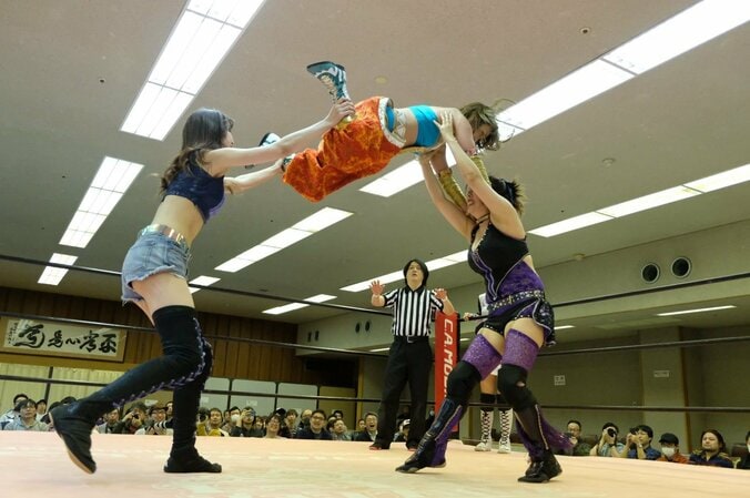 前哨戦は“大人系”グラビアトリオで快勝　“可能姉妹”、東京女子タッグ王座奪取なるか？ 2枚目