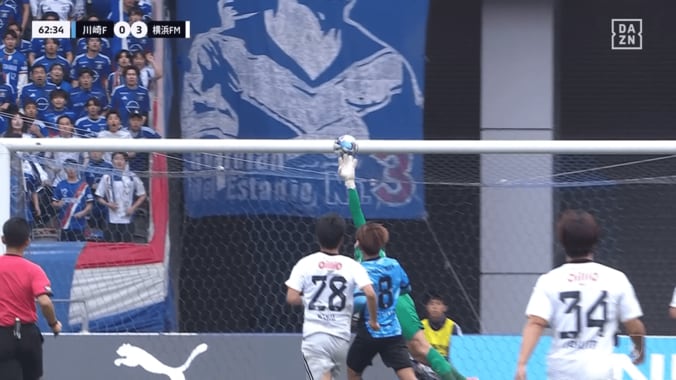 まるで中村俊輔！横浜のファンタジスタ、“黄金の左足”で華麗弾「美しい虹がかかったぜ！」「やっぱアマジュンには10番を」国立を沸かす 5枚目