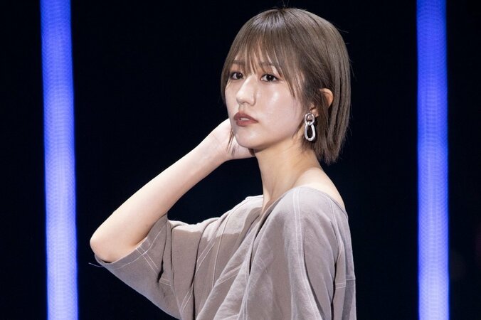 渡邉理佐の”あっかんべー”に大歓声！ 欅坂46が『TGC』ランウェイ歩く 4枚目