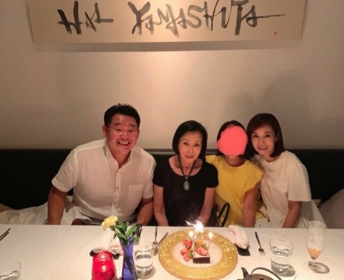 花田虎上、母・藤田紀子の誕生日を家族と祝福「これからも健康に過ごして頂きたい」 1枚目