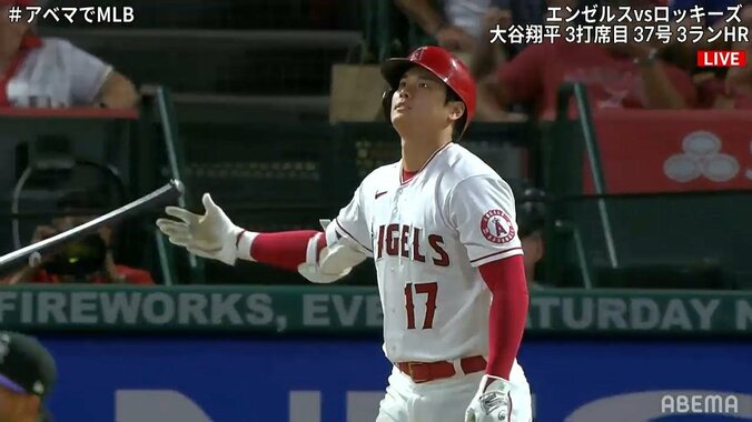 大谷翔平は「バット投げ」でも魅せる！逆転3ラン直後の優雅な所作が「芸術的」「かっこよすぎ」と話題に 1枚目