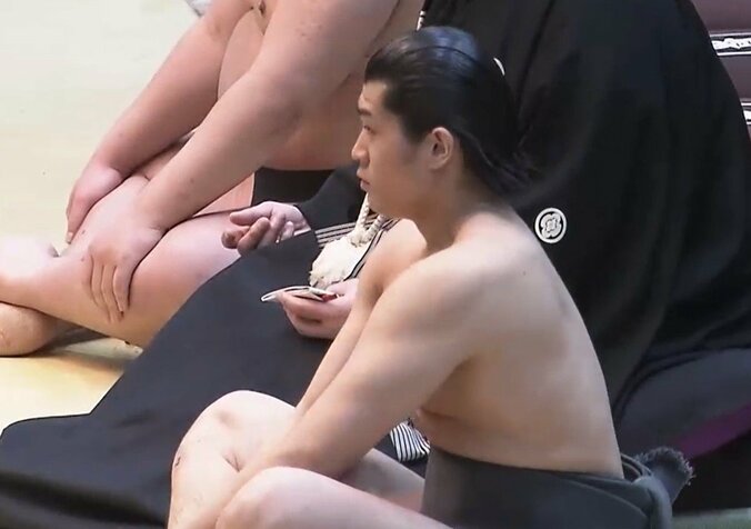 「力士というよりモデル」「何、このイケメン」18歳力士の立派な体躯に驚きの声 見事な切り返しで全勝死守 2枚目
