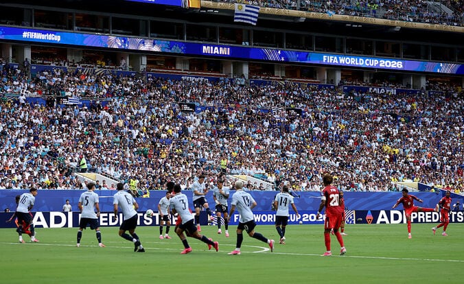 【写真・画像】「まさかの先制かよ」カーボベルデまた旋風！W杯初ゴールが30m級直接FK弾「えぐいやつ決めやがった」会場お祭り騒ぎ　1枚目