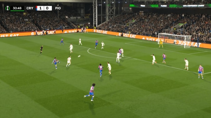 「柔らかすぎる」鎌田大地の“至高のロブパス”にファン驚愕！「そこ見えてんの意味わからん」芸術的なゴール演出 5枚目