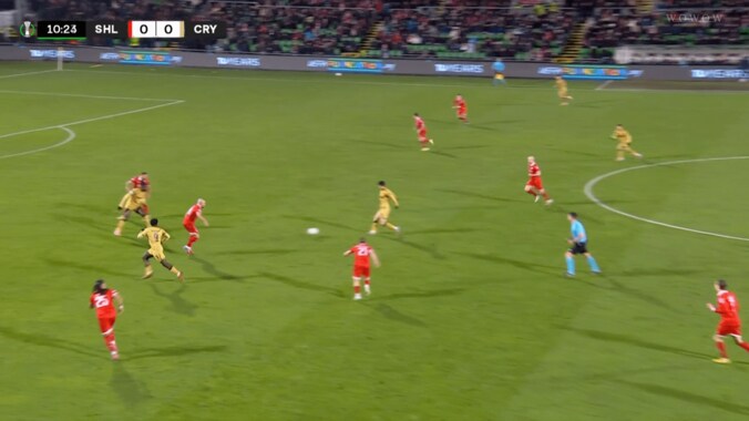 「天才だ」鎌田大地が“美しすぎるダイレクトパス”でプレアシスト！「まさにピンポイント」「格が違う」現地実況＆ファンが大絶賛 5枚目