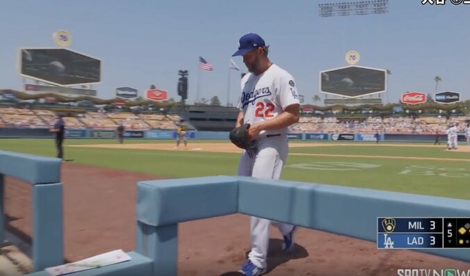 【写真・画像】何が起きた…？ 大谷翔平、逆方向弾に“混乱”「なんで？w」相手バッテリー＆審判のリアクションが話題に「ドン引きやん」　1枚目