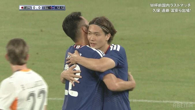 「泣きそう」日本代表・吉田麻也の途中交代に両チーム選手が花道演出「かっこよかったぞ」「魂感じた」キャプテンマークは遠藤航に引き継ぐ 5枚目