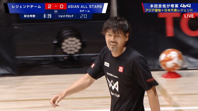 足の動きどうなってる！？松井大輔の“衝撃テクニック”に驚愕「本物のファンタジスタ」「魅せる技術やばい」柿谷曜一朗の強烈弾をお膳立て 3枚目