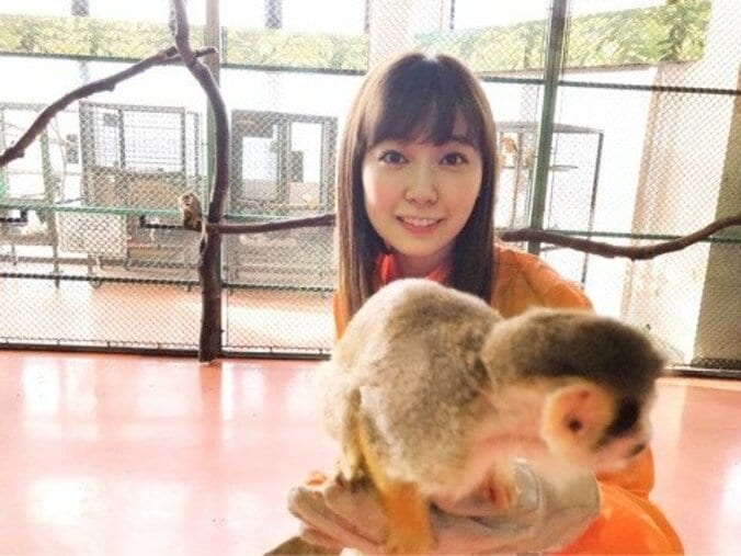 渡辺美優紀、サルと戯れ自分もサルだったことを実感「すごいでしょ。猿使い」 1枚目