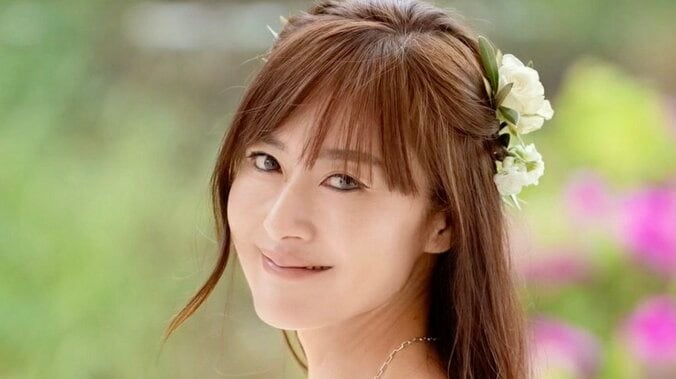 【写真・画像】56歳“奇跡の美魔女”、年上男性と昨年再婚「キレイでいることは大事」　1枚目