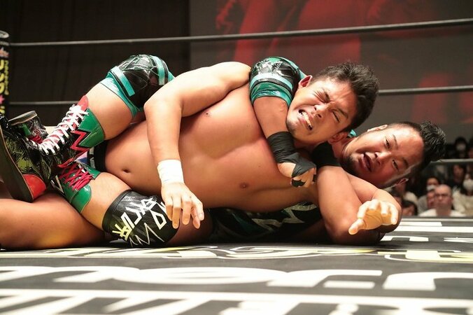 「ベルトは強い者が巻く」　入江茂弘、DDT王座挑戦へ、王者・竹下幸之介の思いは 2枚目