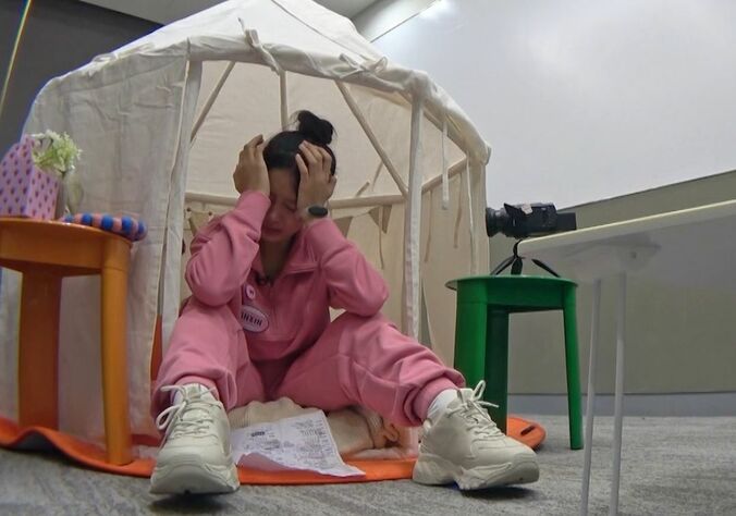 ハニ族出身の話題の13歳美少女、韓国語の歌詞がどうしても覚えられず…練習場で号泣、たった3日でKARAの名曲をマスターする過酷なミッション 4枚目