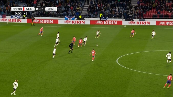 「何いまの…」天才・鎌田大地の“変態ダブルタッチ”に騒然！超高速の2人突破に「もう意味わからん笑」「格が違う」 5枚目