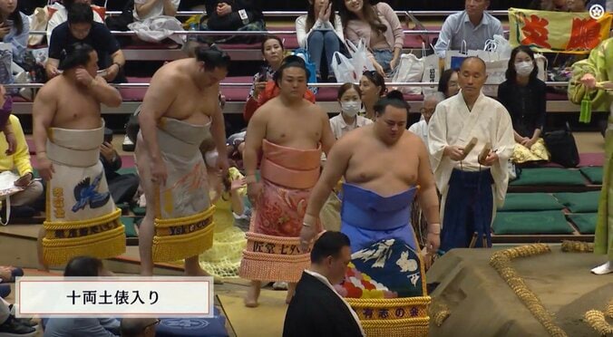 「炎鵬の化粧まわしが」一新された“ひと際目立つ”姿に「めちゃくちゃピンク」「これ可愛い」ファン熱視線 5枚目