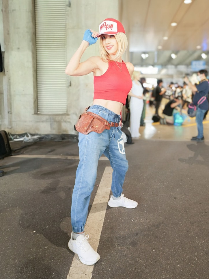 [Photos/Images] "I Trained at a Kickboxing Gym for the Midriff-Baring Costume": Blue Mary Cosplay from Fatal Fury 4th