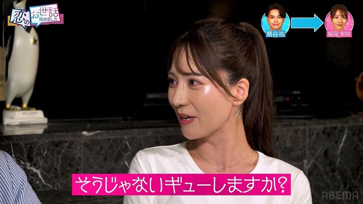 男性陣全員に“ハグ以上”！ 魔性の美脚グラドル、ギリギリ丈のミニスカ＆へそチラで誘惑連発