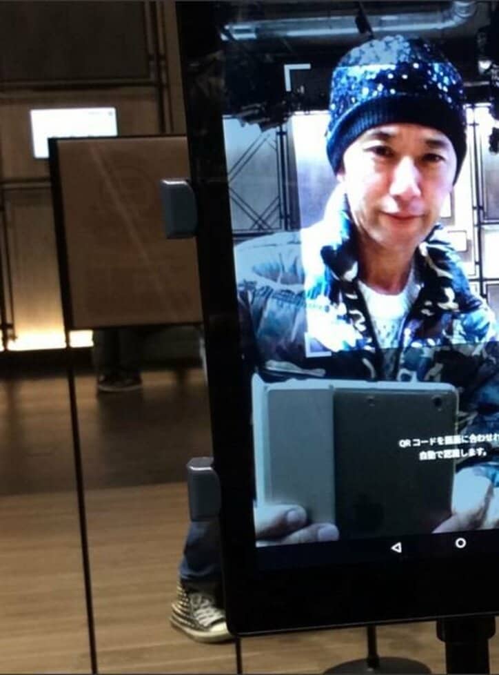 大浦龍宇一が脚とスニーカーだけの「まさかの心霊写真」を撮影「一瞬ビビった」