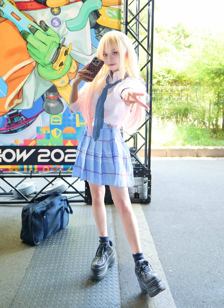 [Photos/Images] L'objectif : « une aura positive et solaire, typique de Marin-chan » – Un cosplay de My Dress-Up Darling qui brille par sa technique de maquillage 2nd