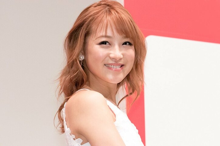 鈴木奈々「深田恭子に似ている」と話題のおやすみショット披露