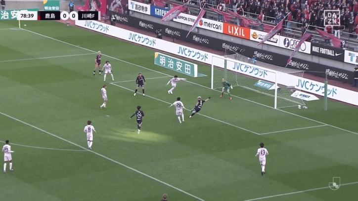 鈴木のパスからレオ・セアラがフィニッシュ