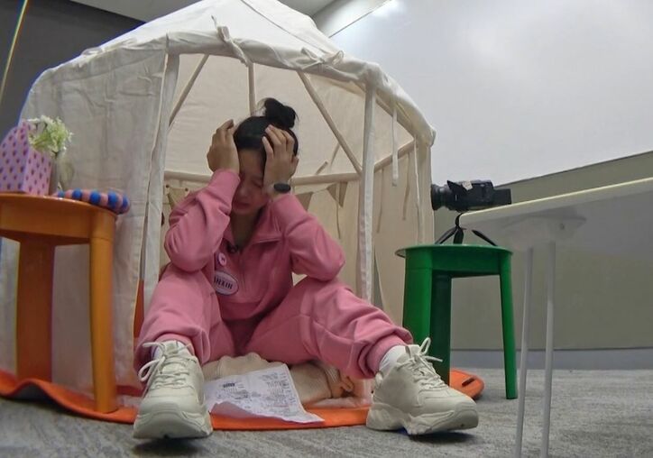 ハニ族出身の話題の13歳美少女、韓国語の歌詞がどうしても覚えられず…練習場で号泣、たった3日でKARAの名曲をマスターする過酷なミッション