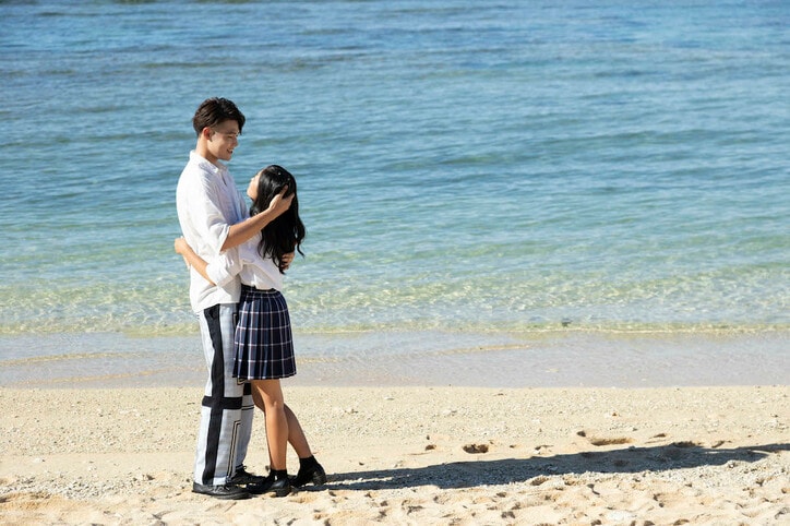 「高校生とは恋愛できないと思ってたのに」りゅう、ゆなとカップル成立でおでこにキス