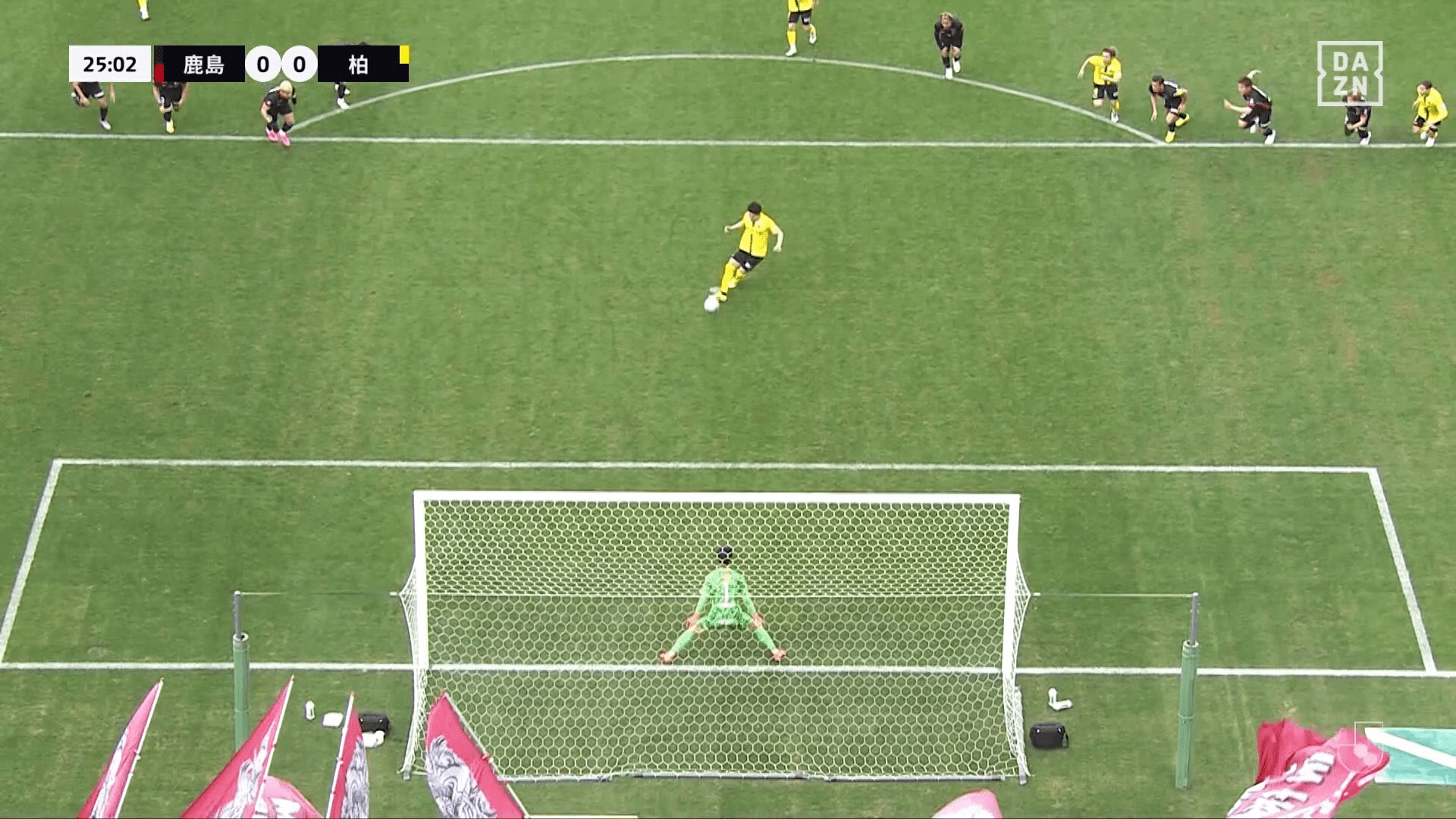 早川の誘導通りシュートはど真ん中に